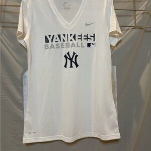 Nike Dri Fit Women’s Large Yankees Baseball White V-Neck T-Shirt